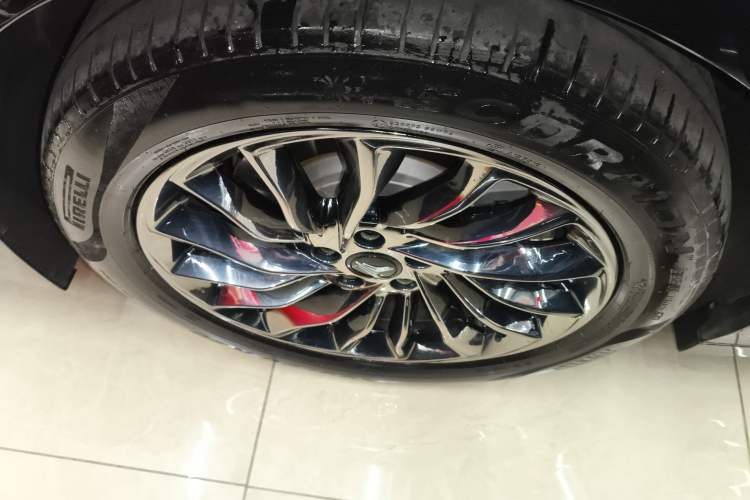 Used VOYAH Dream 2024 PHEV Ultra-Long Range Flagship Edition Right Rear Wheel Hub