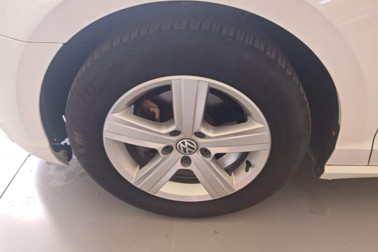 Used Volkswagen Lamando 2015 230TSI DSG Fashion Edition
