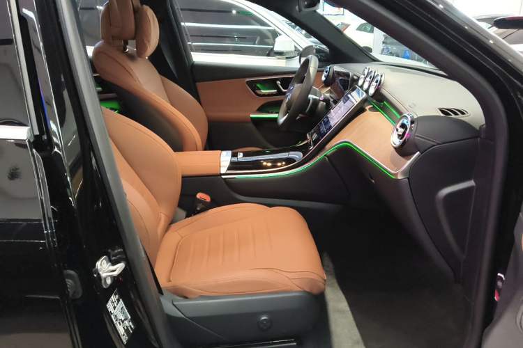 Used Mercedes-Benz GLC New Energy 2025 350 e L 4MATIC Collector's Edition Right Front Seat