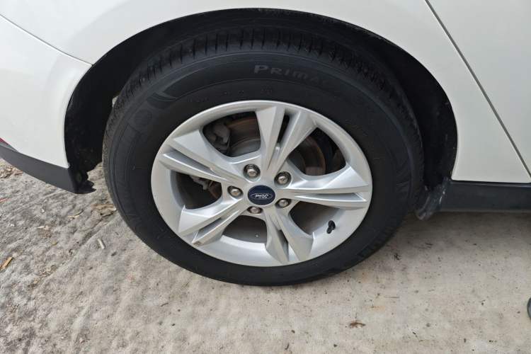 Used Ford Focus 2015 Hatchback 1.6L Automatic Comfort Model Right Rear Wheel Hub