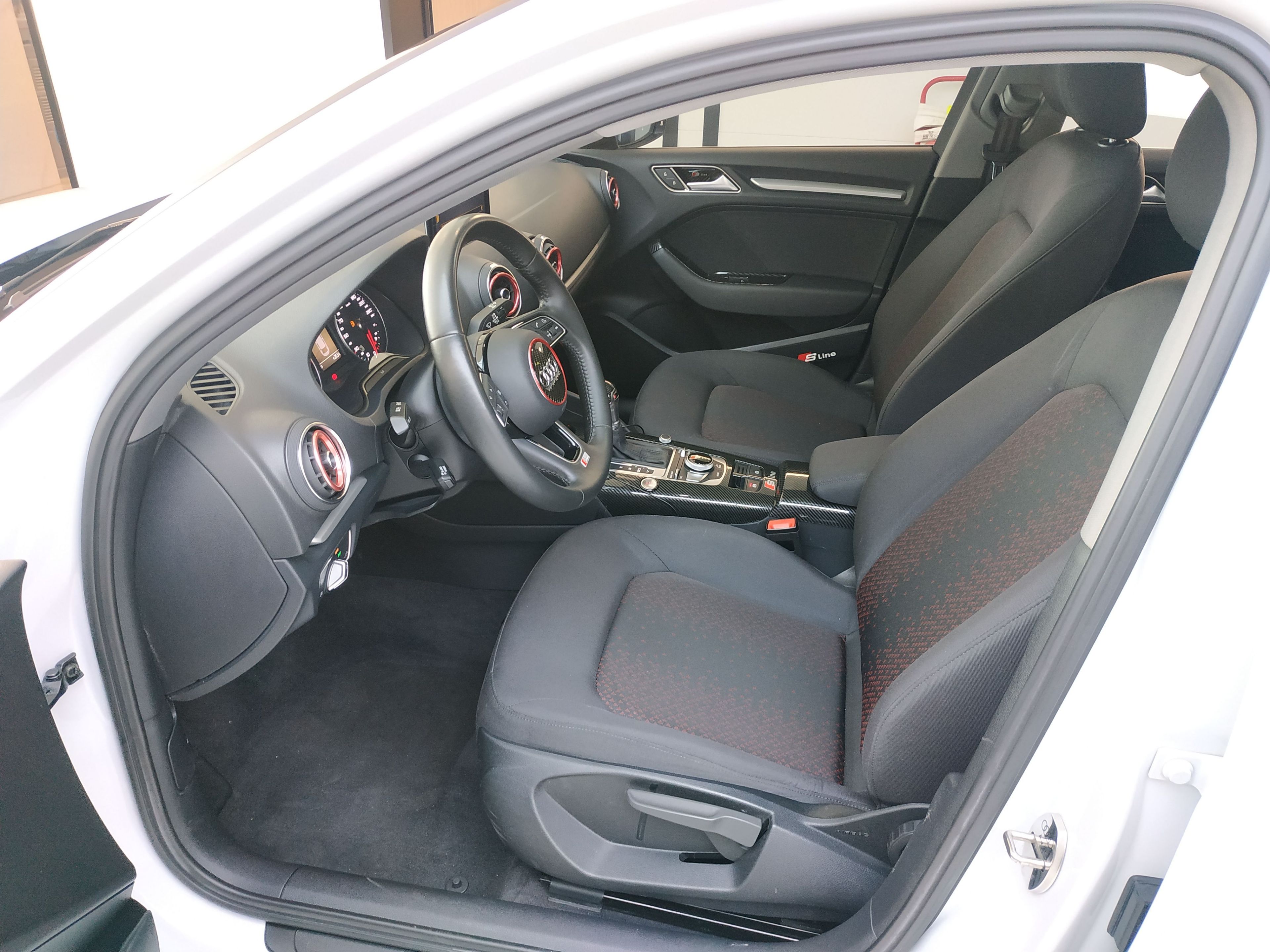 Vordere Reihe im Auto