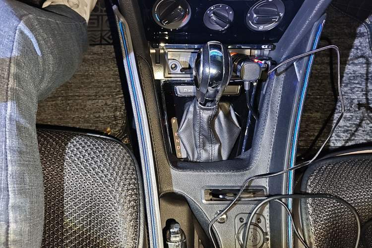 Used Volkswagen Bora 2013 1.6L Automatic Comfort Model Gear Lever