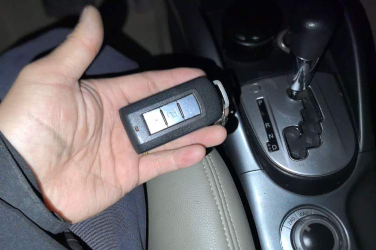 Used Mitsubishi Outlander 2010 Kijang 2.0 Sport Edition Vehicle Key