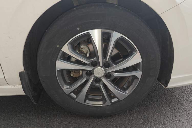 Used CHANGAN Eado 2023 Changan Edition PLUS Blue Whale NE 1.4T GDI DCT Prestige Version Right Front Wheel Hub