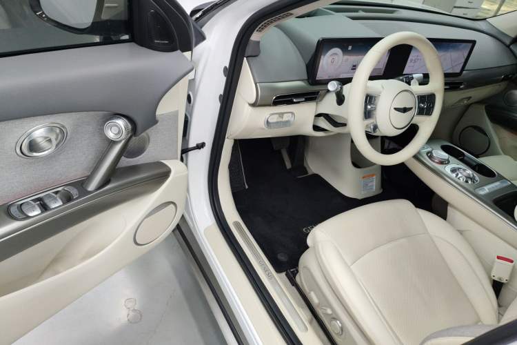 Used Genesis GV60 2023 Single-Motor Rear-Drive Luxury Edition Driver Seat