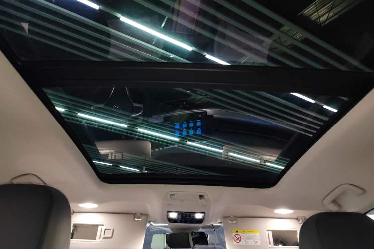 Used Volkswagen Tavendor 2024 330TSI Luxury Touring - All-Inclusive Edition Headliner