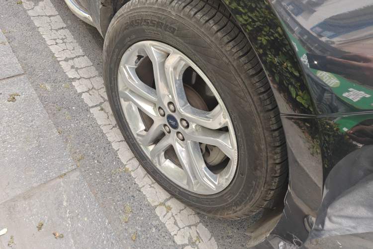 Used Ford Edge 2015 2.0T GTDi Two-Wheel-Drive High-Line Version