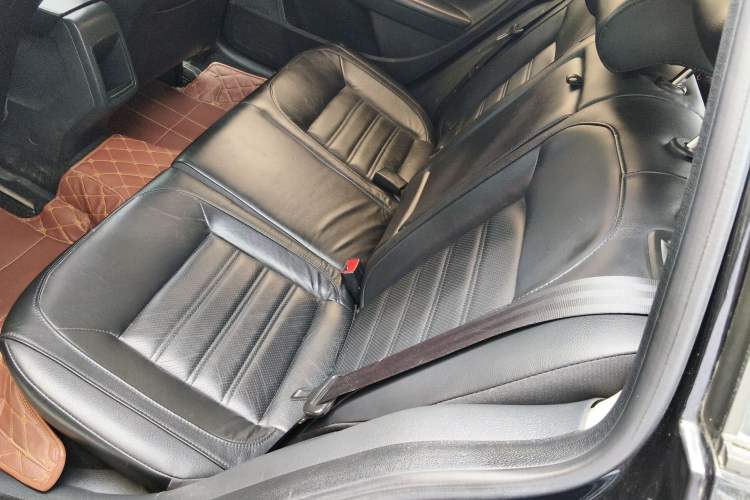 Used Volkswagen Gran Lavida 2013 1.6L Automatic Luxury Model Left Rear Seat