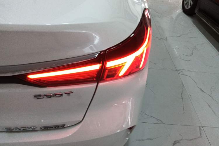 Used CHANGAN Eado 2021 PLUS Blue Whale NE 1.4T GDI DCT Prestige Model Right Rear Taillight