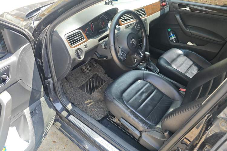 Used Volkswagen Santana 2013 1.6L Automatic Luxury Edition