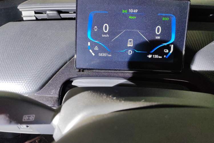 Used Chery New Energy Boundless Pro 2022 301km "WoW" Edition Lithium-Ion Battery Odometer Close Up