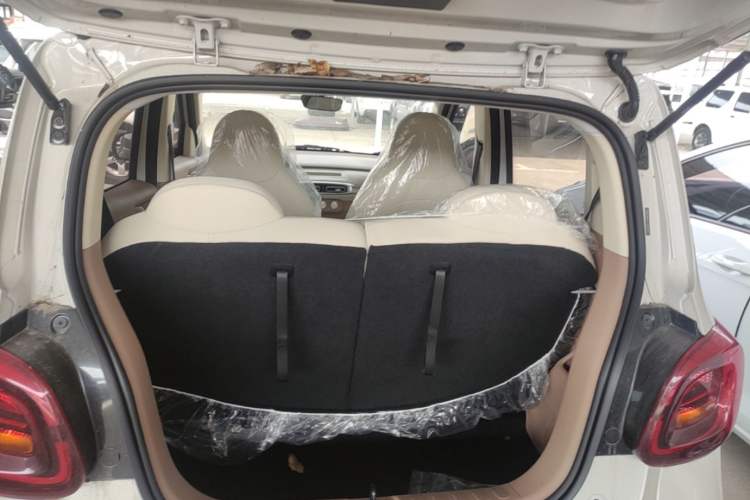 Used Wuling Hongguang MINIEV 2025 Four-Door Version Advanced Edition Trunk