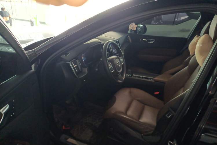 Used Volvo XC60 2024 B5 4x4 Smart Luxury Edition