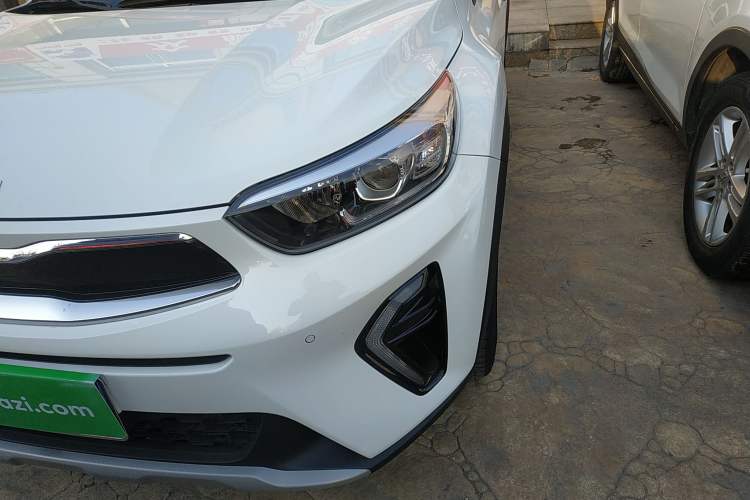 Used Kia kx1 Stonic 2021 1.4L CVT Sunroof Model
