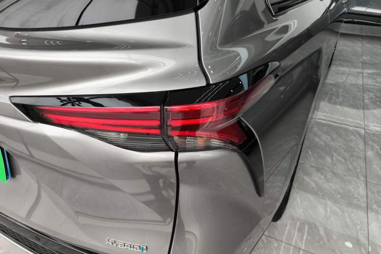 Used Toyota Granvia 2022 2.5L Hybrid Prestige Edition Right Rear Taillight