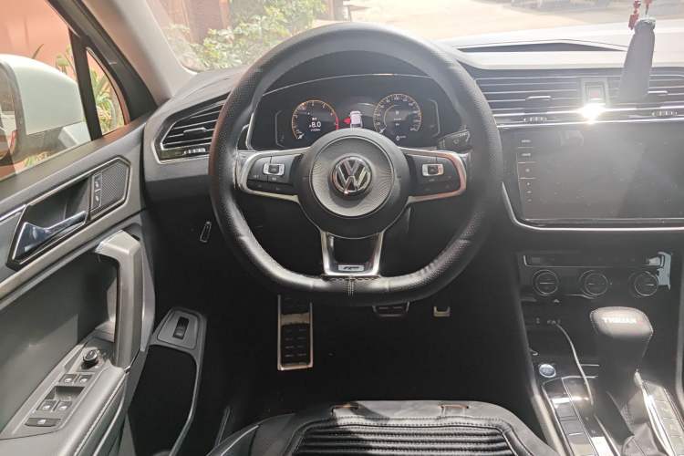 Used Volkswagen Tiguan L 2019 Restyled 330TSI Automatic Two-Wheel Drive R-Line Flagship Version China VI Standard