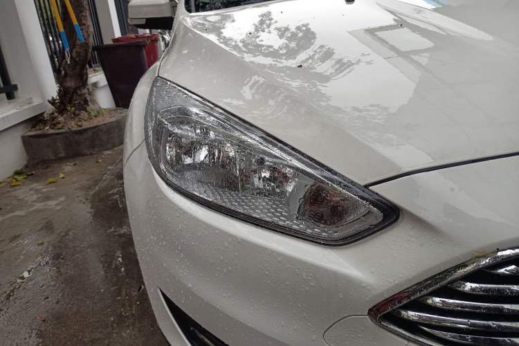 Used Ford Focus 2015 Sedan 1.6L Manual Comfort Model
