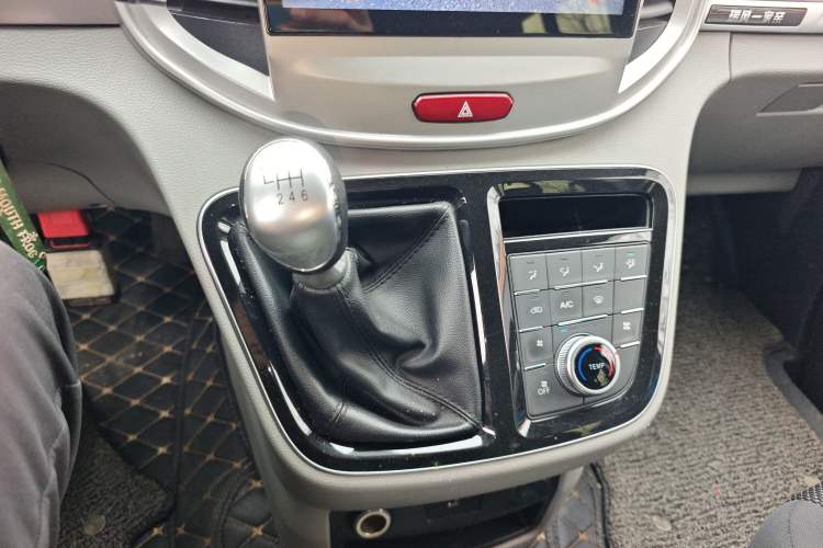 Used JAC Refine M4 2017 1.9T Diesel Manual Comfort Model