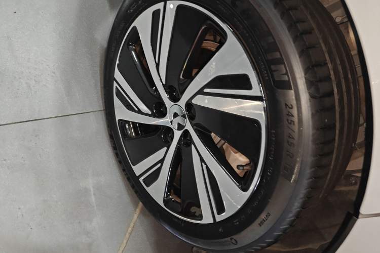 Used Nio ET5 2024 75 kWh Right Rear Wheel Hub