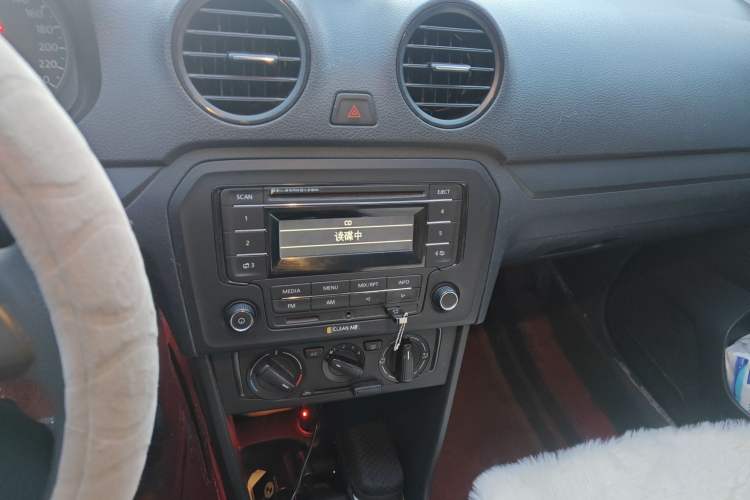 Used Volkswagen Jetta 2015 Zhuihui Edition 1.4L Manual Fashion Model