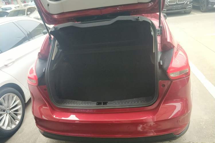 Used Ford Focus 2017 Hatchback 1.6L Automatic Fashion Edition Smart Drive Version Trunk