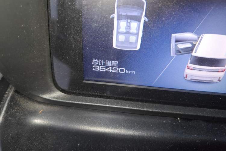 Used Wuling Hongguang MINIEV 2022 GAMEBOY 200km Gaming Edition with Lithium Iron Phosphate Odometer Close Up