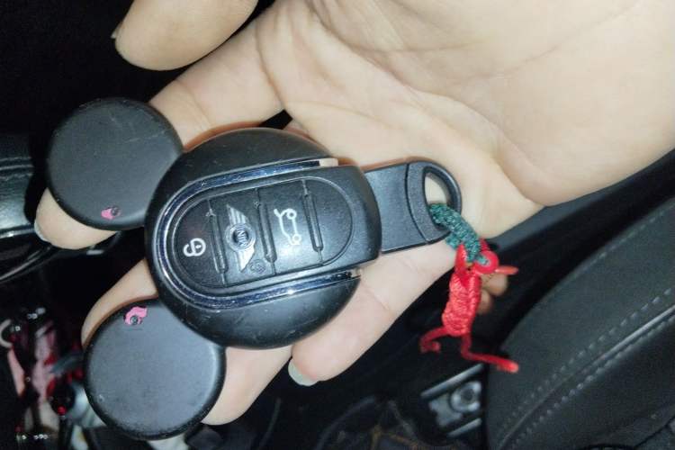 Used MINI 2017 1.5T COOPER Limited Edition in Ice Blue Vehicle Key