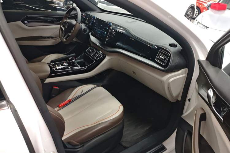 Used BYD Qin PLUS 2024 Honor Edition EV 510KM Leading Model Right Front Seat