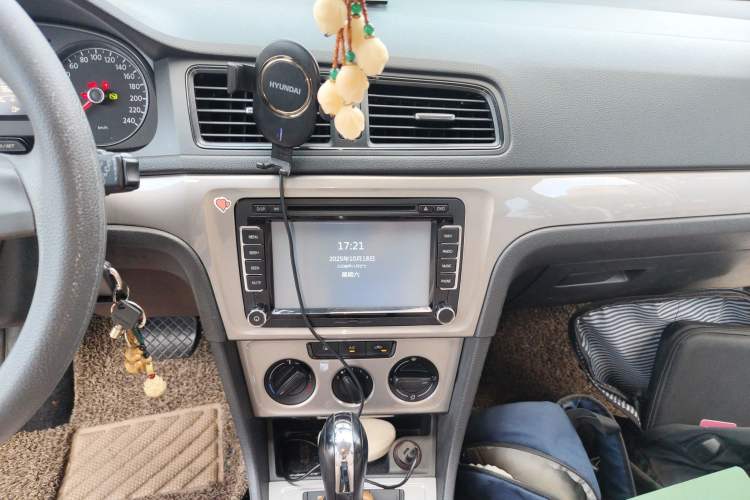 Used Volkswagen Gran Lavida 2013 1.6L Automatic Fashion Model
