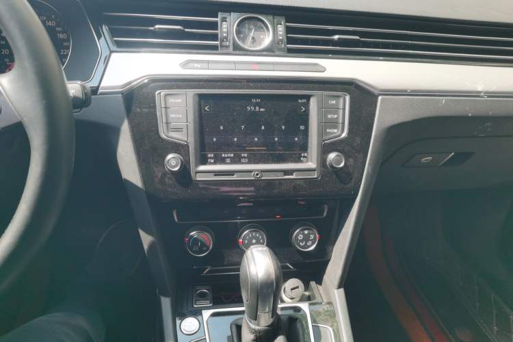 Used Volkswagen Magotan 2017 330TSI DSG Leading Model Audio And AC Panel