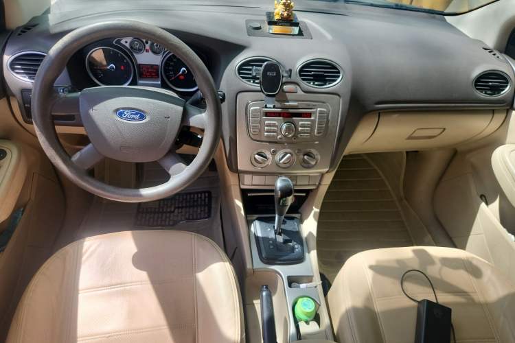 Used Ford Focus 2009 Sedan 1.8L Automatic Fashion Edition Center Console