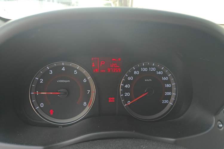 Used Hyundai Verna Ray 2014 1.4L Automatic GLX
