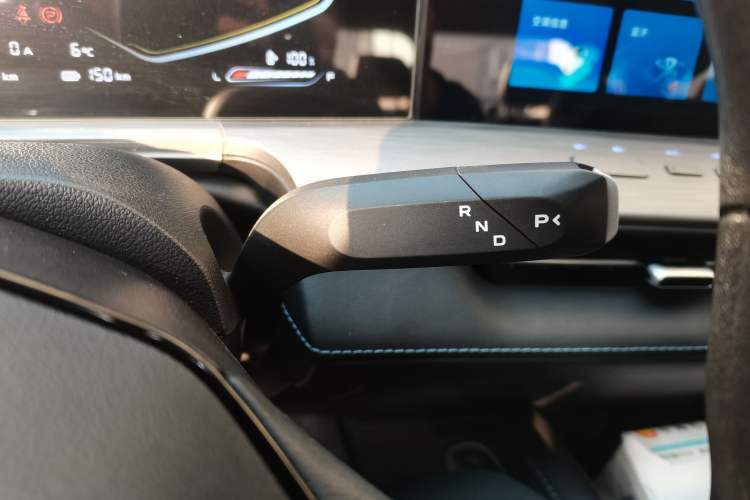 Used CHANGAN Hunter 2024 Warrior Edition Luxury Model Dual-Motor All-Wheel Drive Standard Box