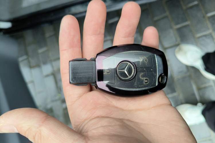 Used Mercedes-Benz Vito 2011 2.5L 7-seater executive version Vehicle Key