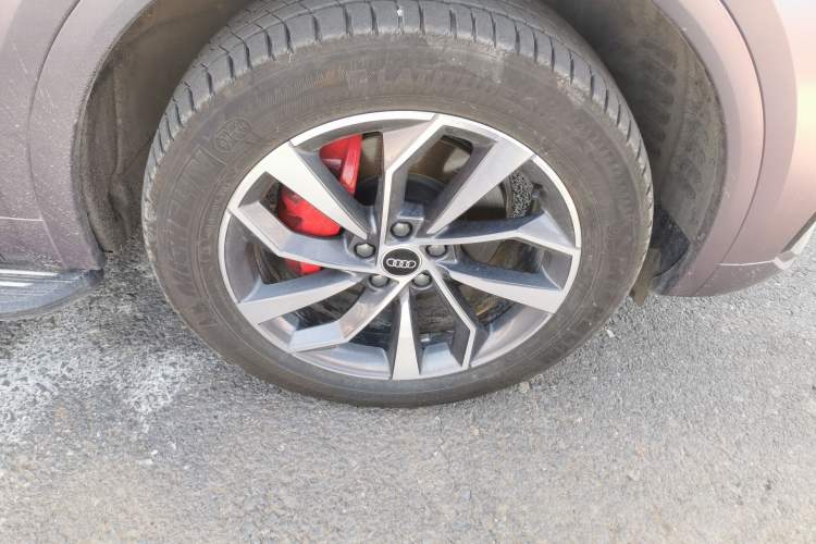 Used Audi Q5L 2025 quattro 45th Anniversary Edition 40 TFSI Luxury Dynamic Model Right Front Wheel Hub