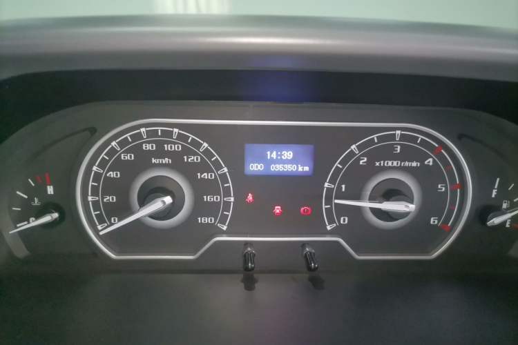 Used SAIC MAXUS Xintu V80 2023 2.0T Manual Classic Aoyuntong Short Wheelbase Mid-Roof 7/8/9-Seater