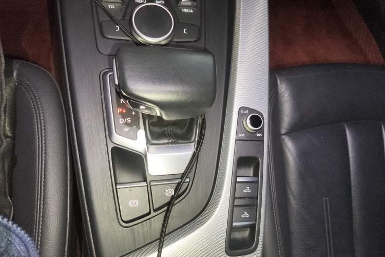 Used Audi A5 2019 Cabriolet 40 TFSI Fashion Edition China V Gear Lever