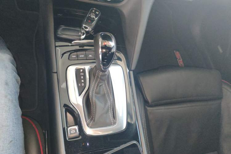 Used Buick Regal 2019 GS 28T Prestige Model China VI Standard Gear Lever