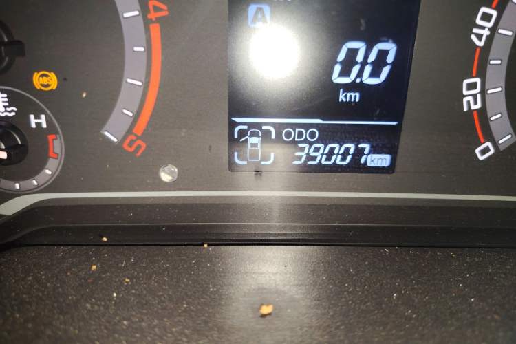 Used SAIC MAXUS T60 2017 2.8T Diesel Manual 4x4 High-Ride Comfort Edition Long Wheelbase China V Standard