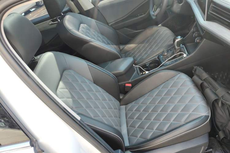 Used Volkswagen Sagitar 2023 300TSI DSG Excellence Edition Right Front Seat