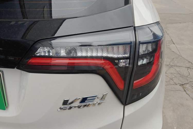 Used Everus VE-1 2021 S Pirelli Edition Right Rear Taillight