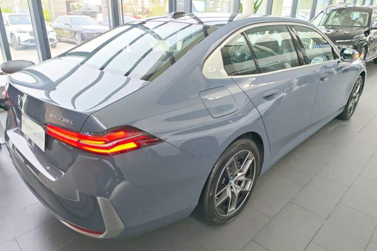 Used BMW i5 2024 eDrive 35L Prestige Luxury Package Rear Right 45 Deg