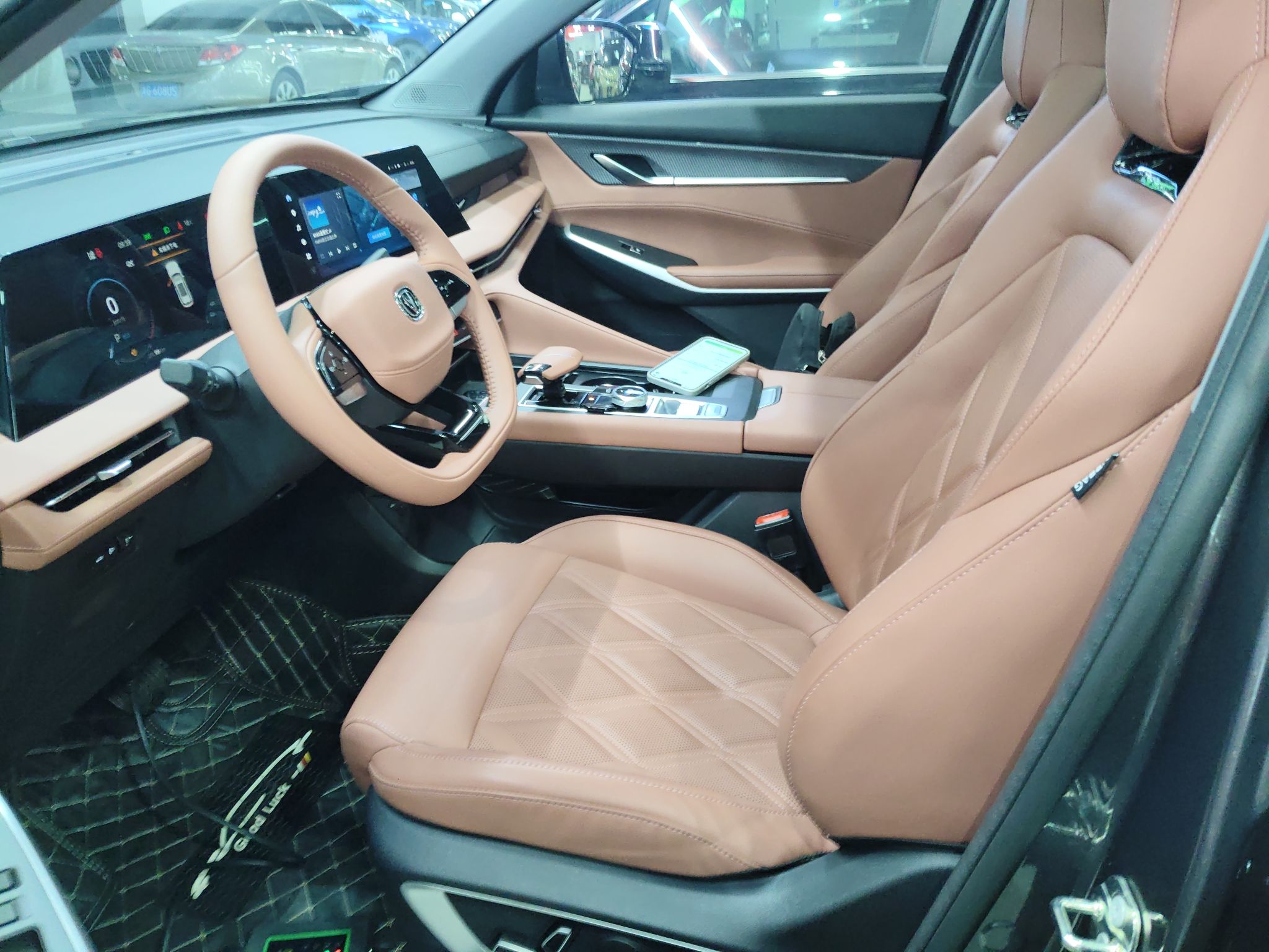 المقاعد الأمامية داخل السيارة