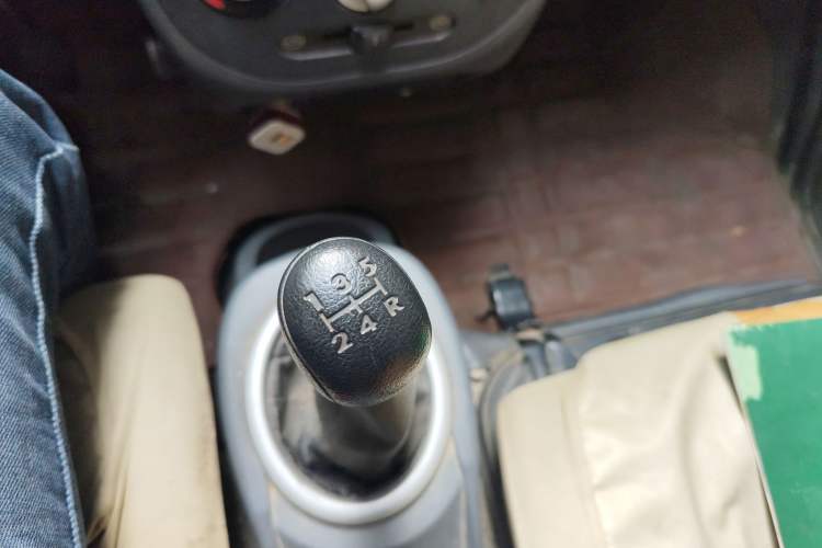 Used BAIC Weiwang 306 2011 1.3L base model 7 seats Gear Lever