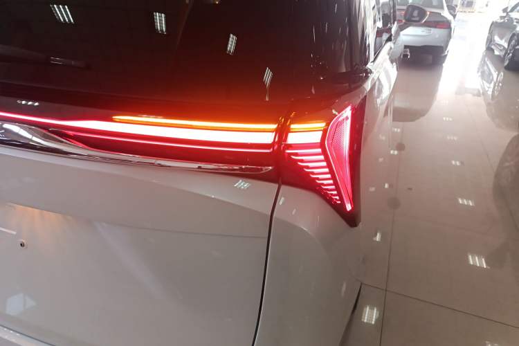 Used Buick GL8 New Energy 2024 Lu Zun Deluxe Edition 7-Seater