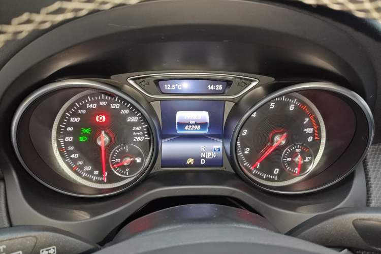 Used Mercedes-Benz GLA 2017 GLA 200 Fashion Model Instrument Cluster