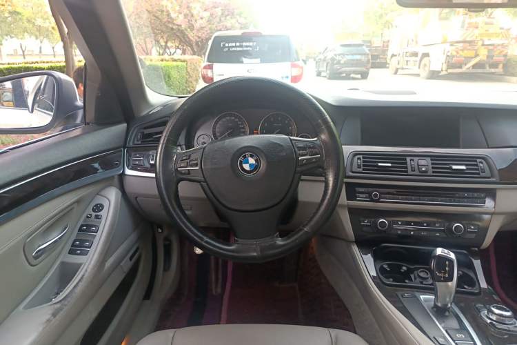 Used BMW 5 Series 2011 523Li Leading Model Steering Wheel