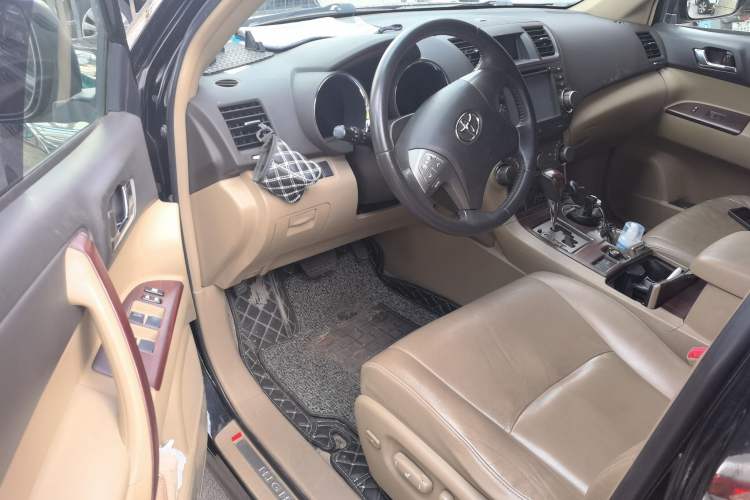 Used Toyota Highlander 2011 2.7L Two-Wheel Drive 5-Seater Sport Edition Driver Seat