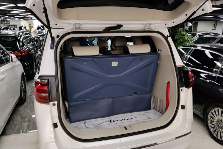 Used Buick GL8 2022 ES Landtrek 653T Comfort Edition Trunk