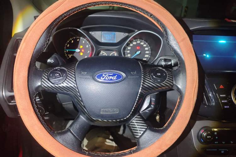 Used Ford Focus 2012 Hatchback 1.6L Manual Fashion Edition
